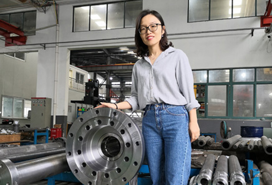 EJS در حال جشن گرفتن تعطیلات کارگری است